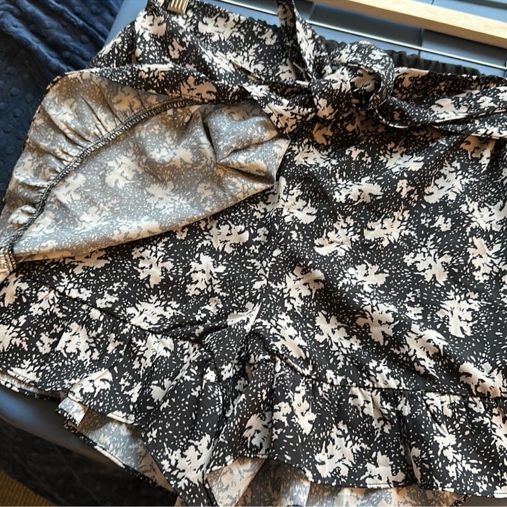 Floral Black and White Women's Skirt - Picture 6 of 8